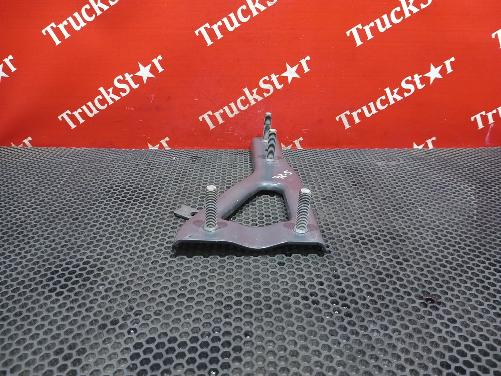 Кронштейн брызговика левого 2021г.