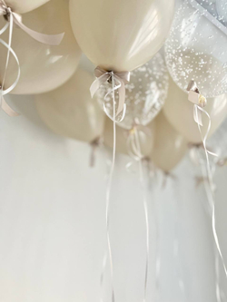 Бежевые воздушные шары под потолок №2874