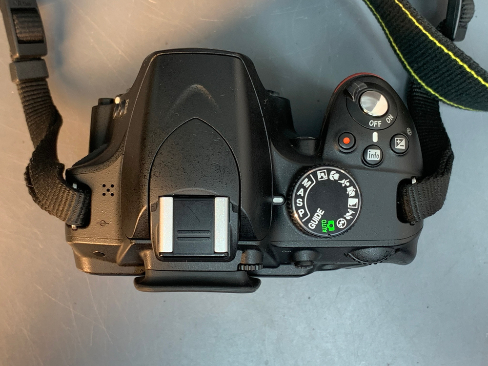 Nikon D3200 body 9423 кадров пробега