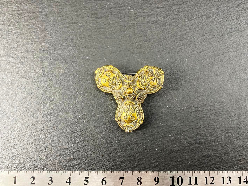 Фибула. Скандинавия 9-10 в. (трилистник)