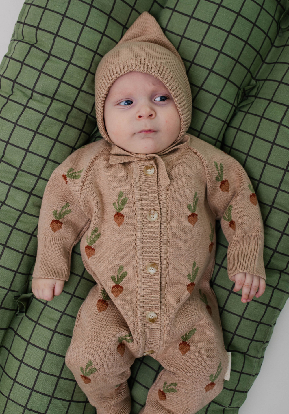 Комбинезон вязаный (редиски)