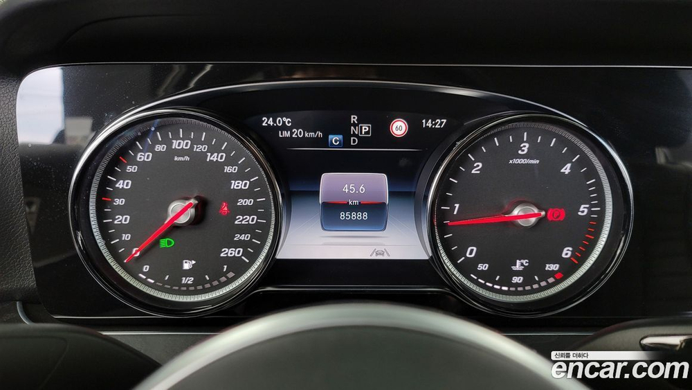 Mercedes-Benz E-Class W213 E220d Avangarde (08.2020)