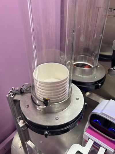 Вендинговый автомат мороженого «Робо мороженое»