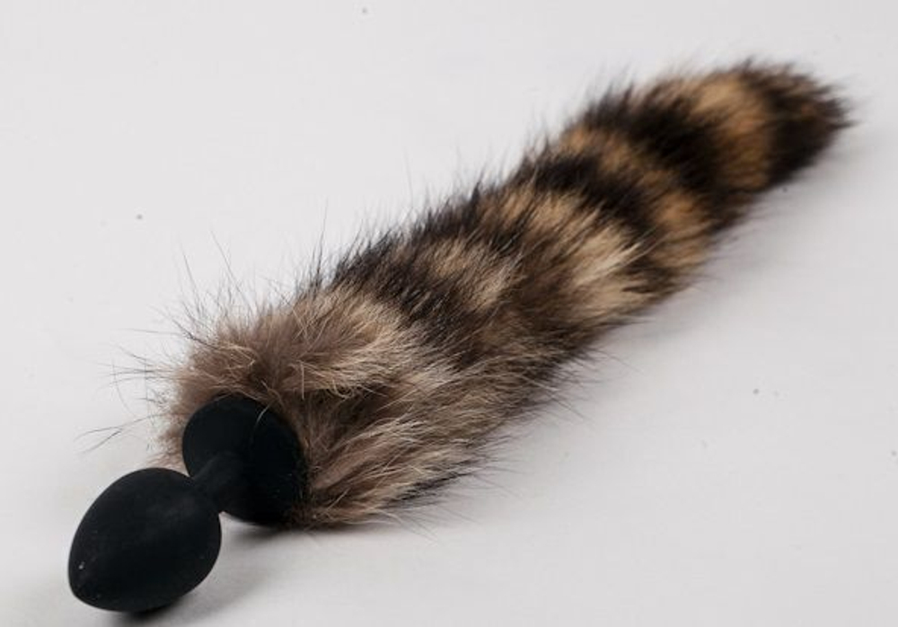 Черная силиконовая анальная пробка с полосатым хвостом (Цвет: черный с серым)