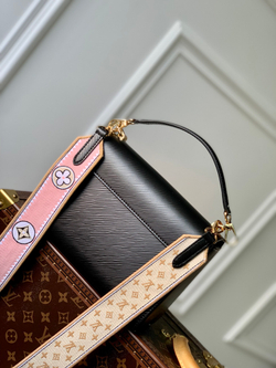 Louis Vuitton Twist MM