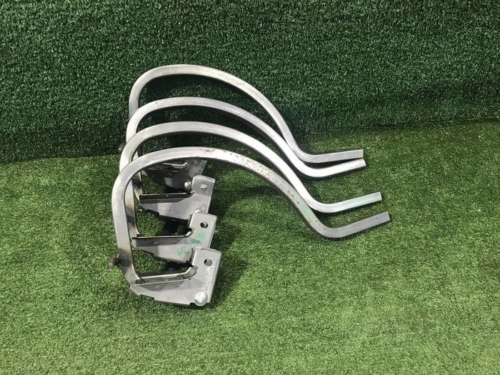 Петля крышки багажника правая VW Polo Sedan (2010-2020)