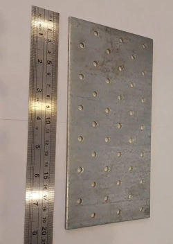 Пластина перфорированная 3мм. крепежная из оцинковки