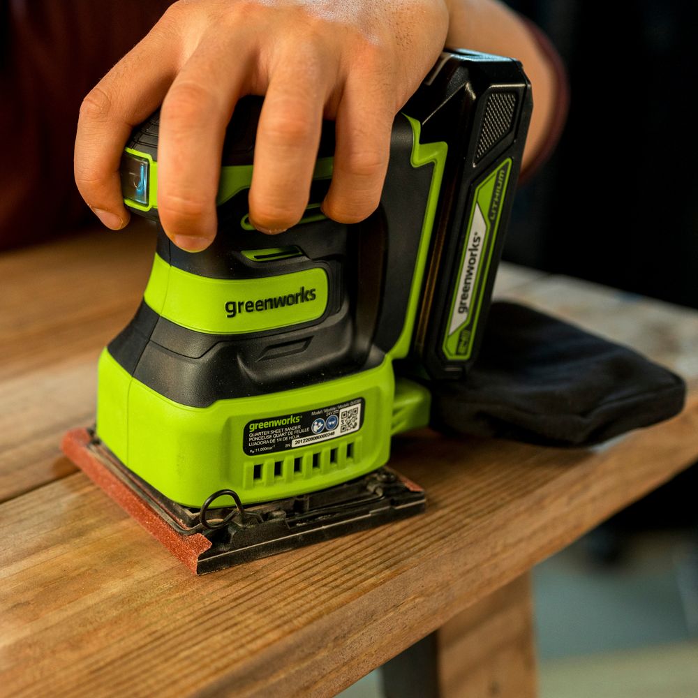 Плоская шлифмашина акк. Greenworks G24SS14, 24V, 115x140мм, 5500 об/мин, ампл. 1,6 мм,1х2Ач,ЗУ,кор (3100507CUA)