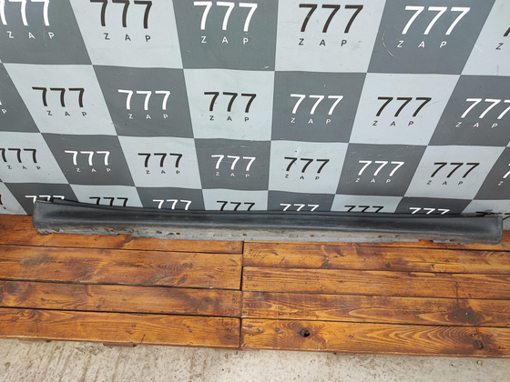 Накладка порога правого Nissan Juke (YF15) 10-19 Б/У Оригинал 768501KA6A