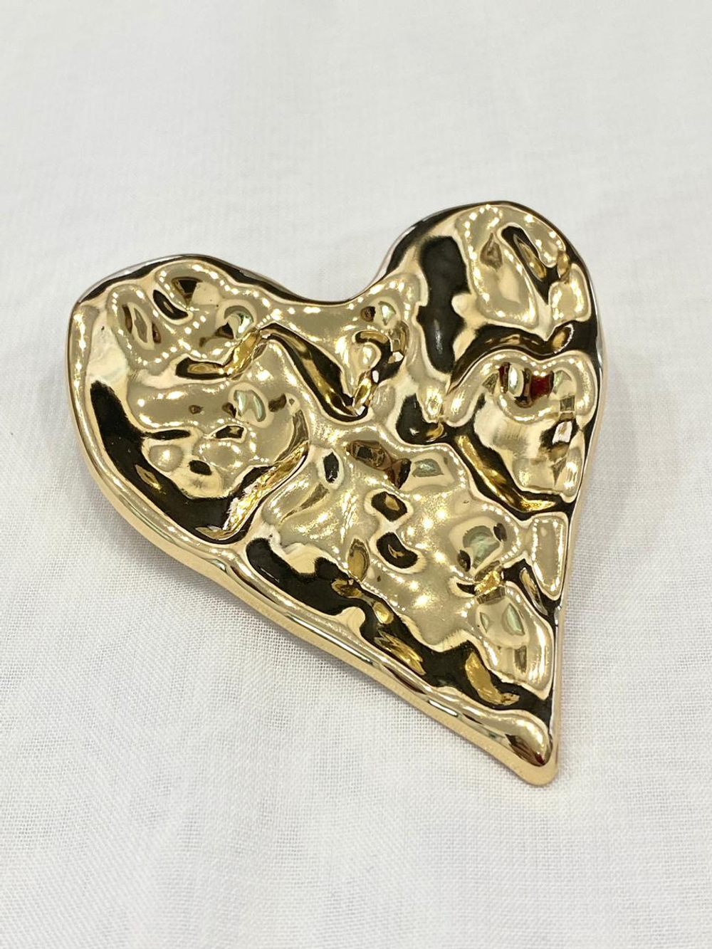 Брошь крупное сердце неправильной формы, "мятый" металл, золото