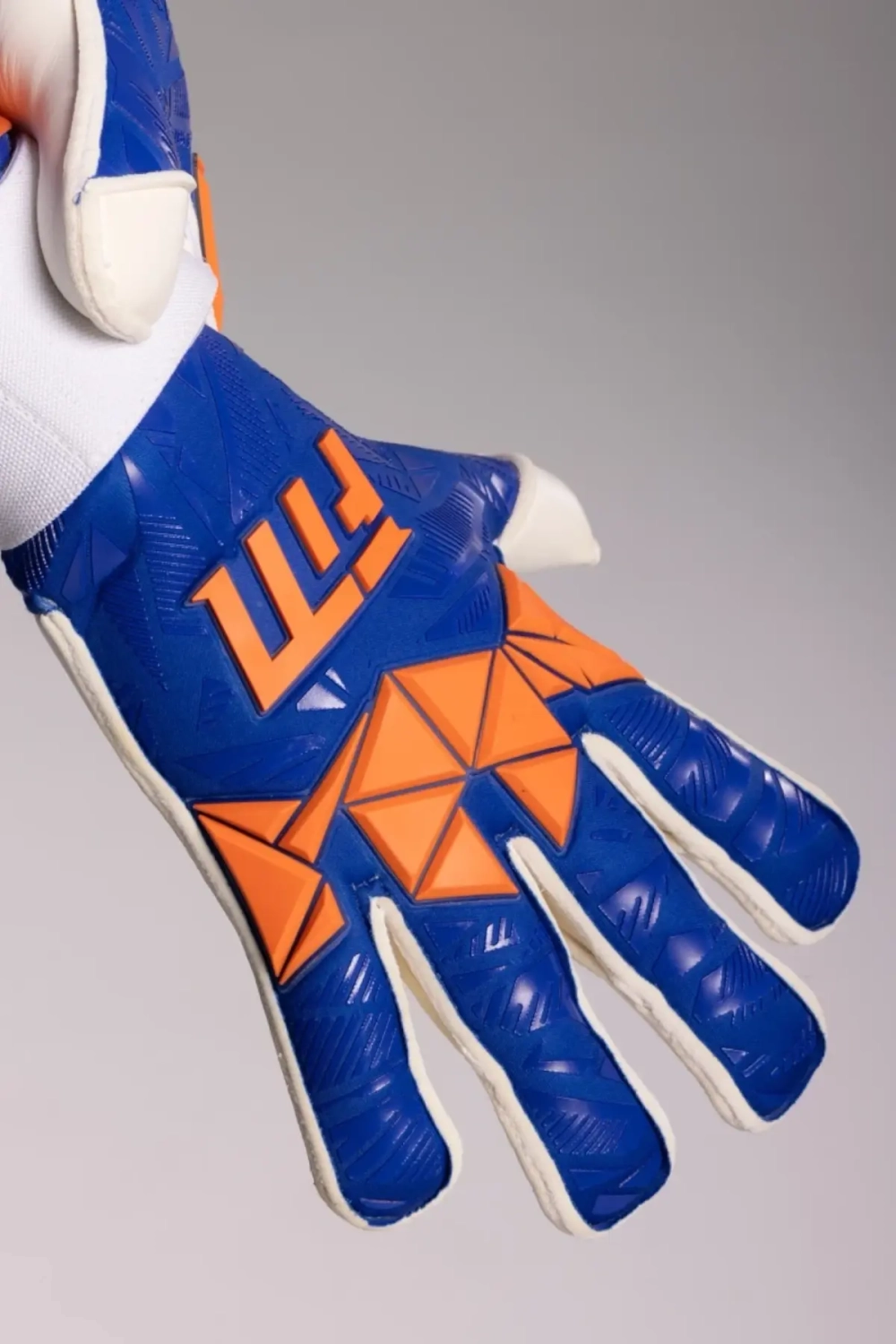 Вратарские перчатки Football Masters Invictus X Pro