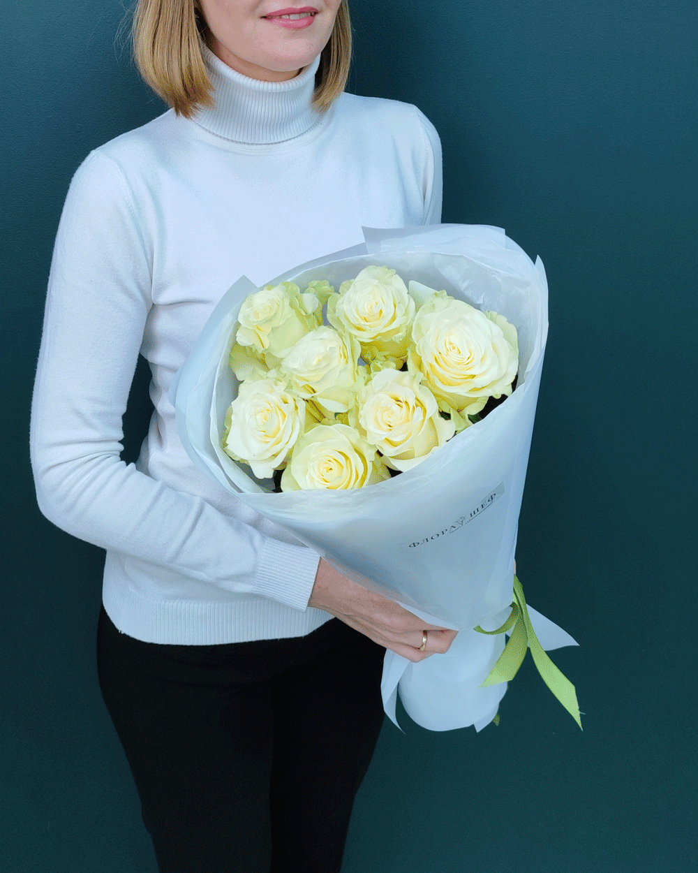 Роза белая Мондиаль,7 штук(00089)