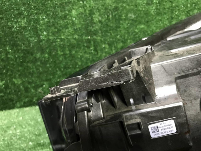 Битая Фара правая Geely Monjaro (2021-н.в.) LED