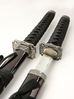 Armas Del Mundo Набор самурайских мечей, 2 шт. Ножны бордово-черный мрамор, цуба серебро