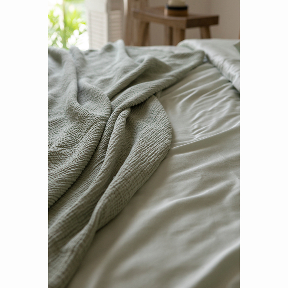 Покрывало двухстороннее из многослойного муслина травянисто-зеленого цвета из коллекции essential, 230x250 см