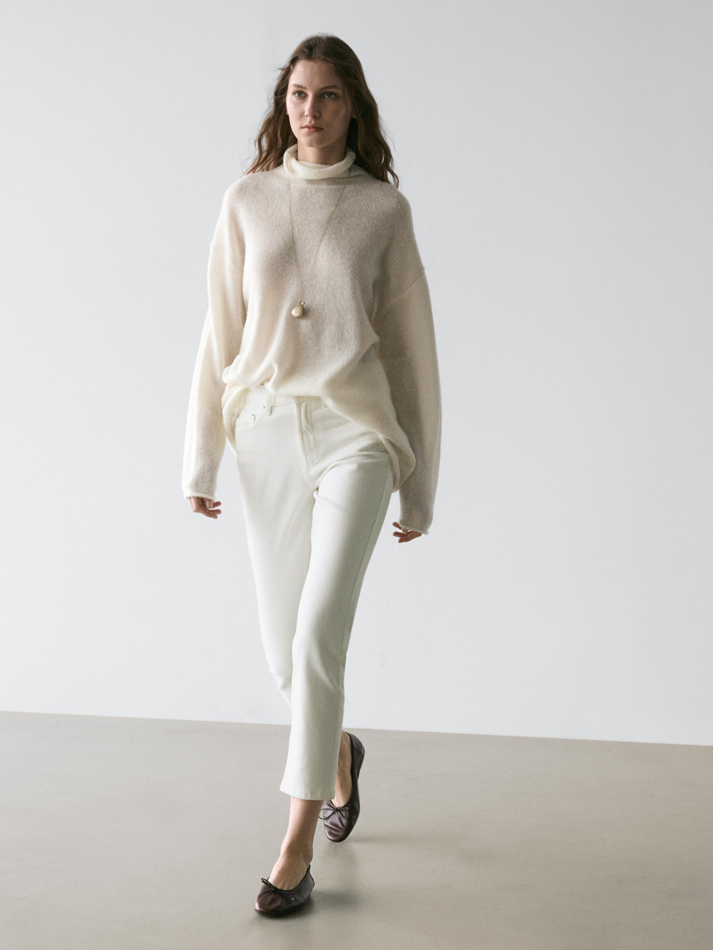 Massimo Dutti Джинсы средней посадки, укороченные, облегающего кроя, экрю