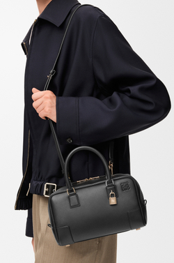 Loewe Сумка Amazona 23 из телячьей кожи наппа, черный