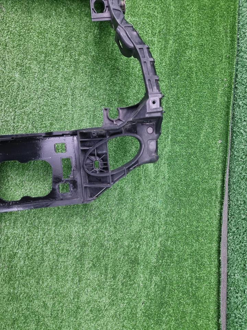 Кронштейн интеркулера правый Porsche Macan (14-18)