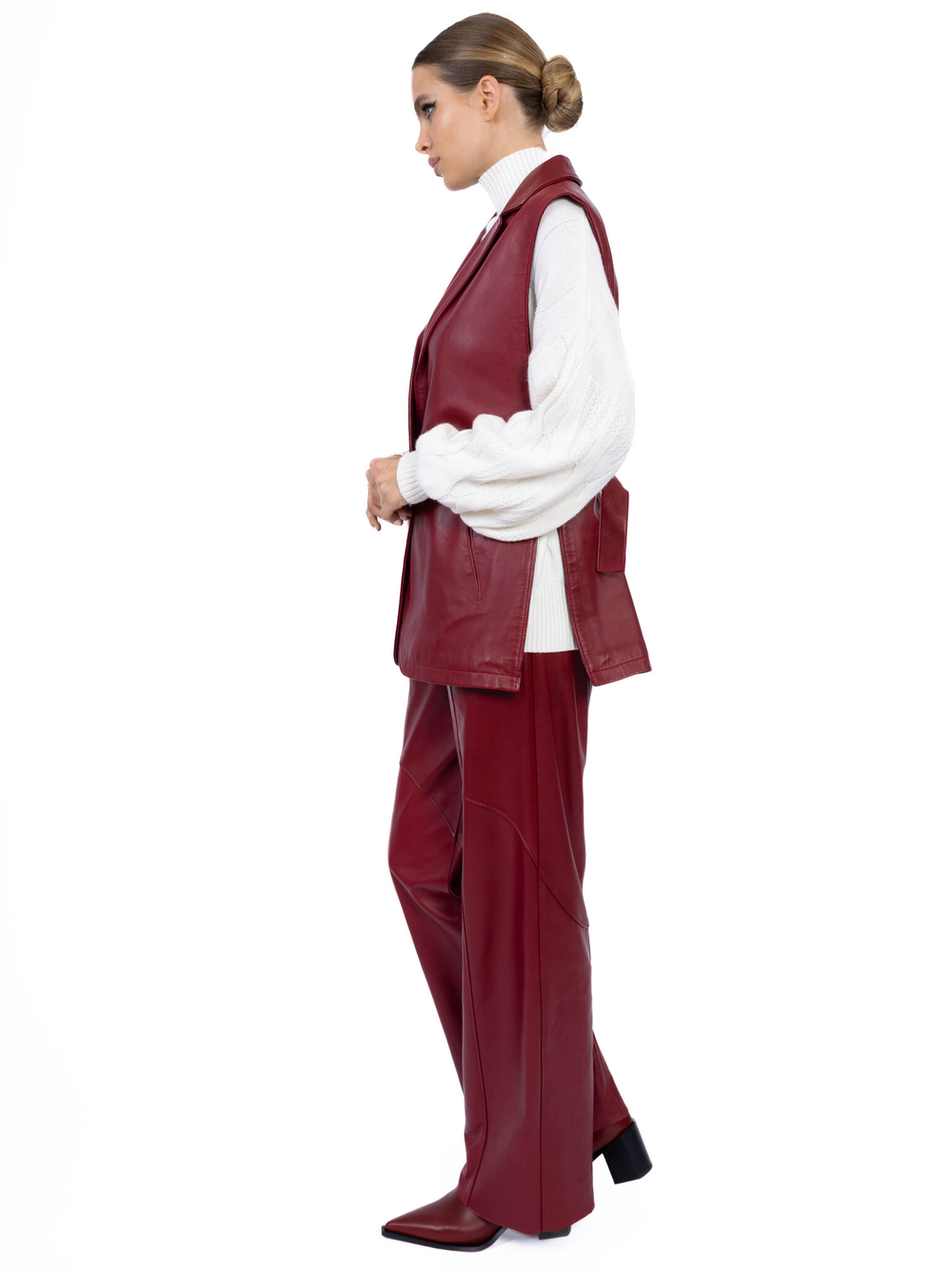 Женские кожаные брюки бордовые прямого кроя