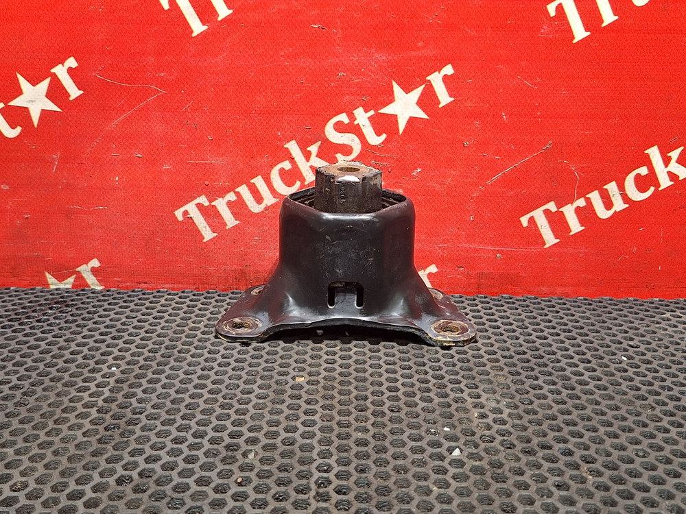 Кронштейн ящика акб 2018г.