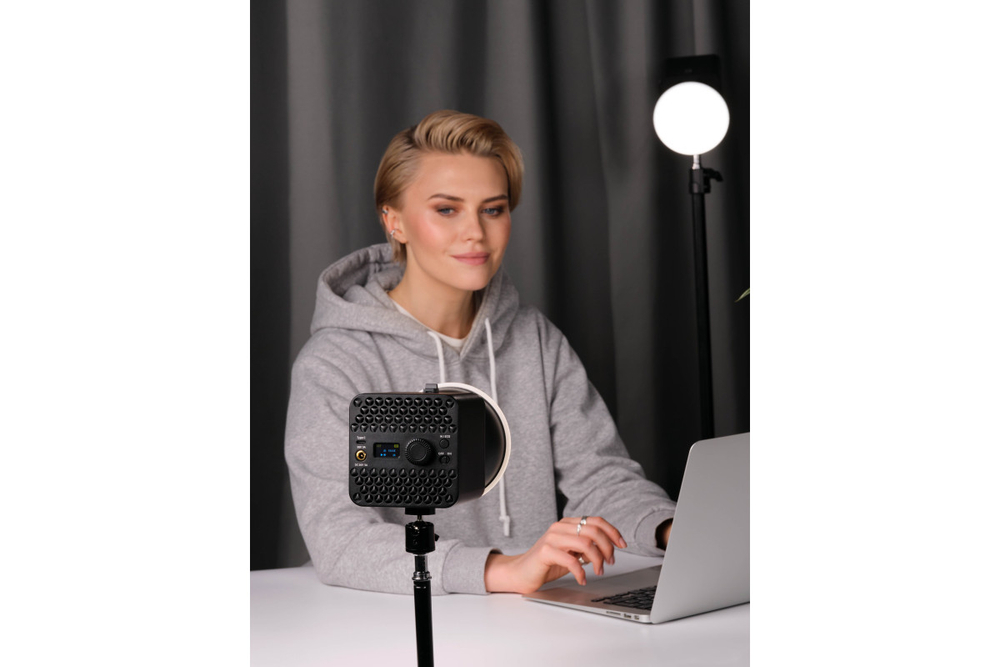 Осветитель светодиодный Raylab RL-100BI 2700-6500K 100W 5000mAh c аксессуарами