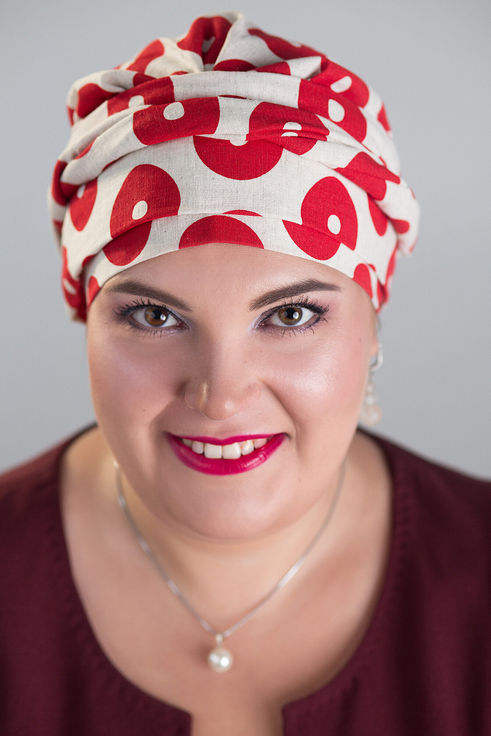 Тюрбан Эмма Лен, шапочка с лентами, красные колечки
