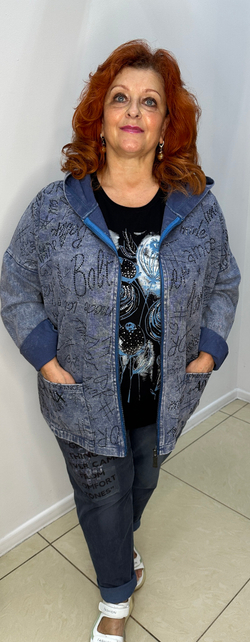 Джинсовый жакет-бомбер со стразовым принтом по лицевой стороне