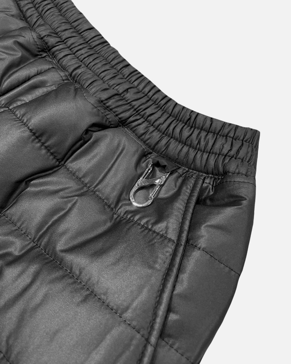 Купить Штаны Issaya Cargo Puffer Pants черные Штаны Issaya Cargo Puffer Pants черные