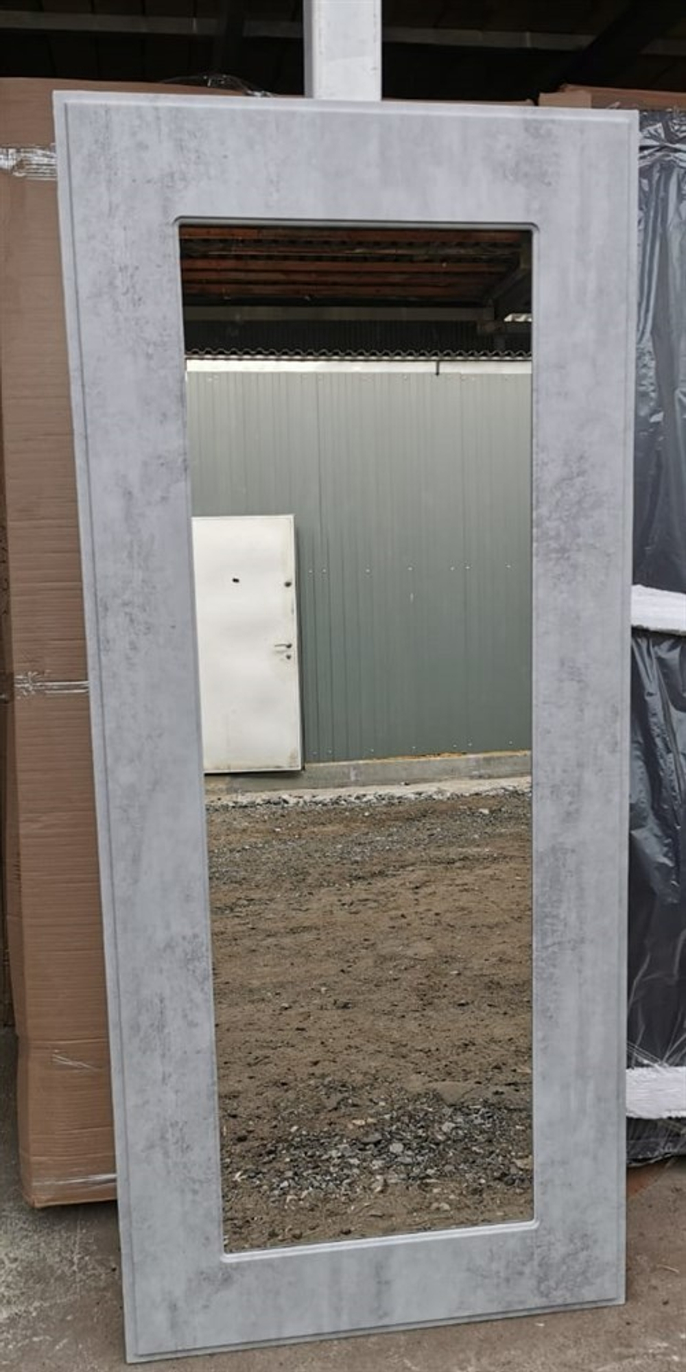 Входная металлическая дверь с зеркалом RеX 13 Титан 291 / зеркало Пастораль Бетон темный