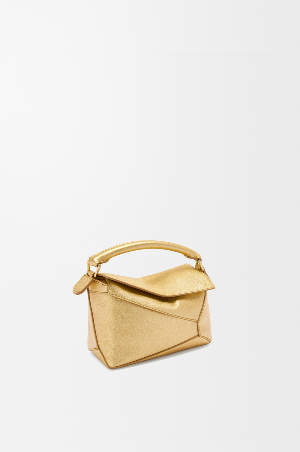 Loewe Мини-сумка Puzzle Edge из ламинированной овечьей кожи, золотой