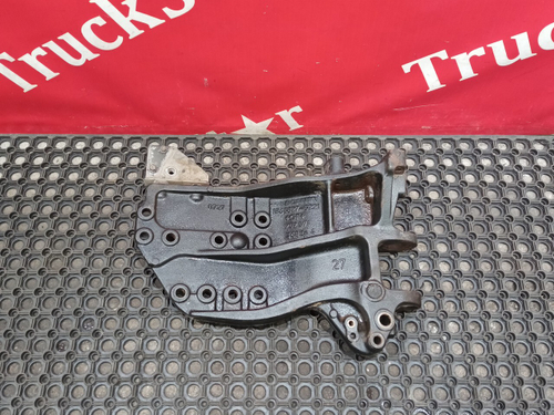 Кронштейн переднего бампера правый