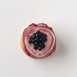 Рулетик из семги гравлакс и икрой 16 шт