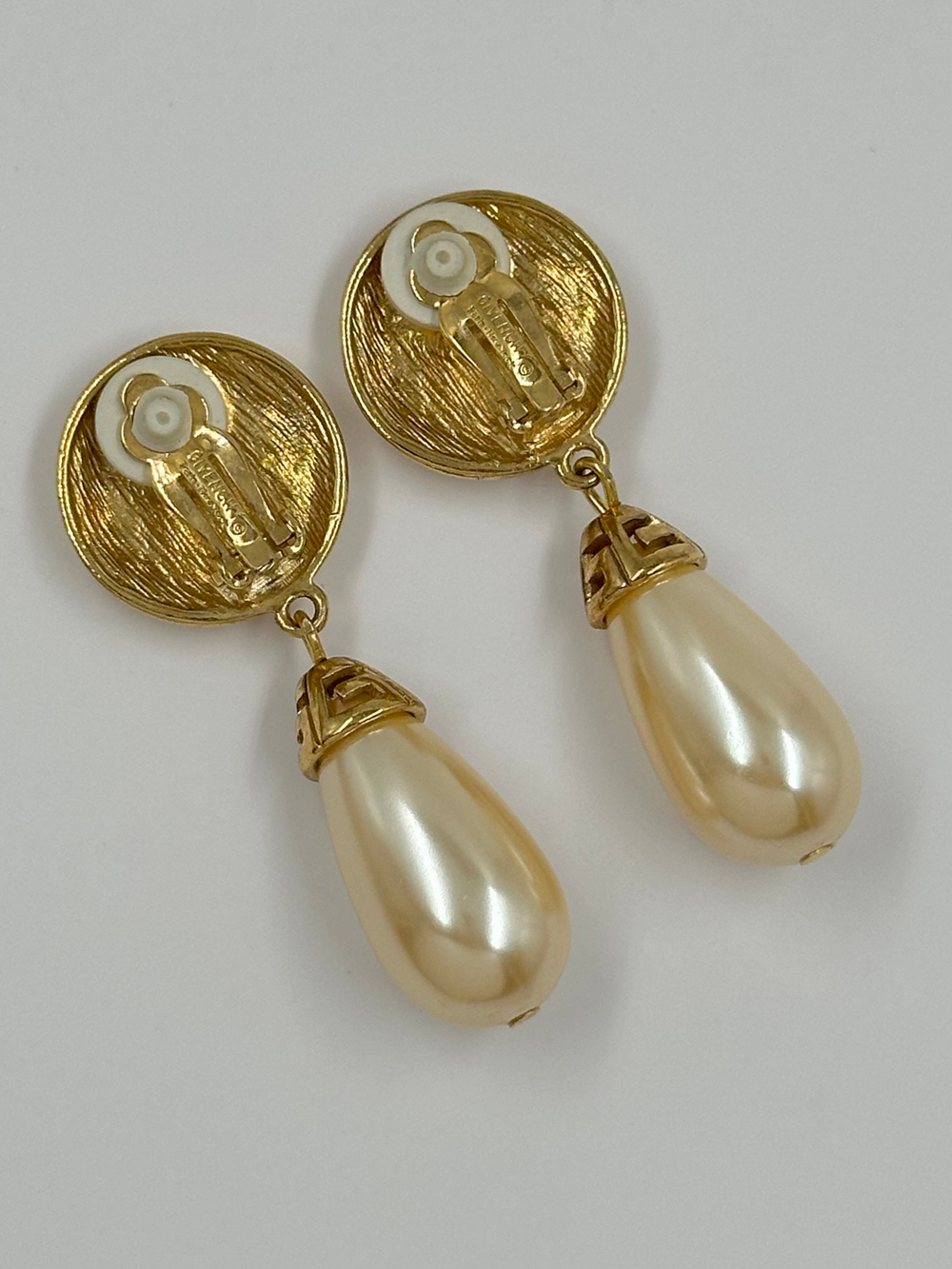 Клипсы с «жемчужными» подвесками Givenchy