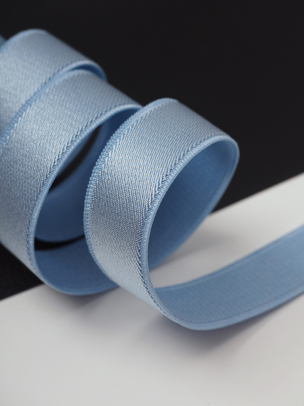 Резинка бретелечная голубая глянцевая ширина 15 мм