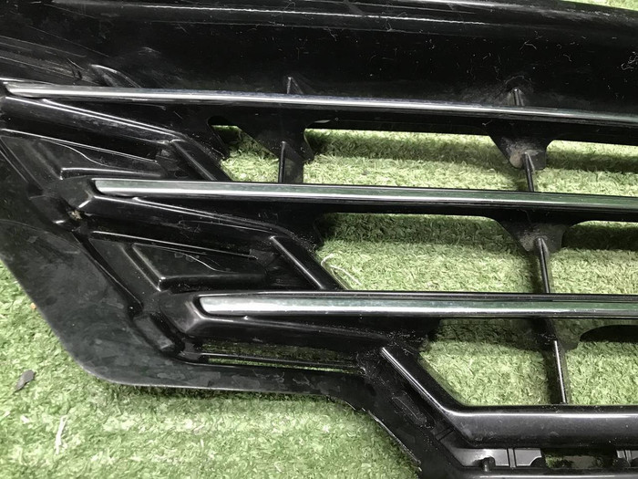 Решетка перед бампера VW Touareg 2 NF 14-18 R-Line