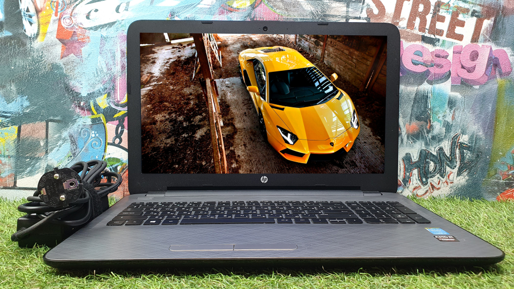 Ноутбук HP i3/4Gb/M330 2Gb/15-ac011ur [n0j84ea]/Windows 10