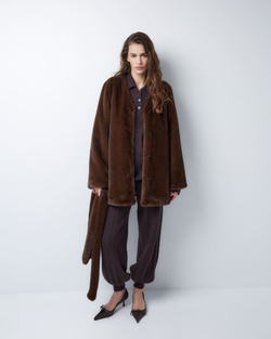 Шуба из искусственного меха норки коричневый