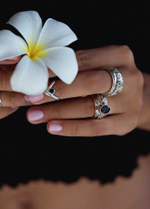 Кольцо «Мозаик» с овальной черной шпинелью и сердечком белый циркон