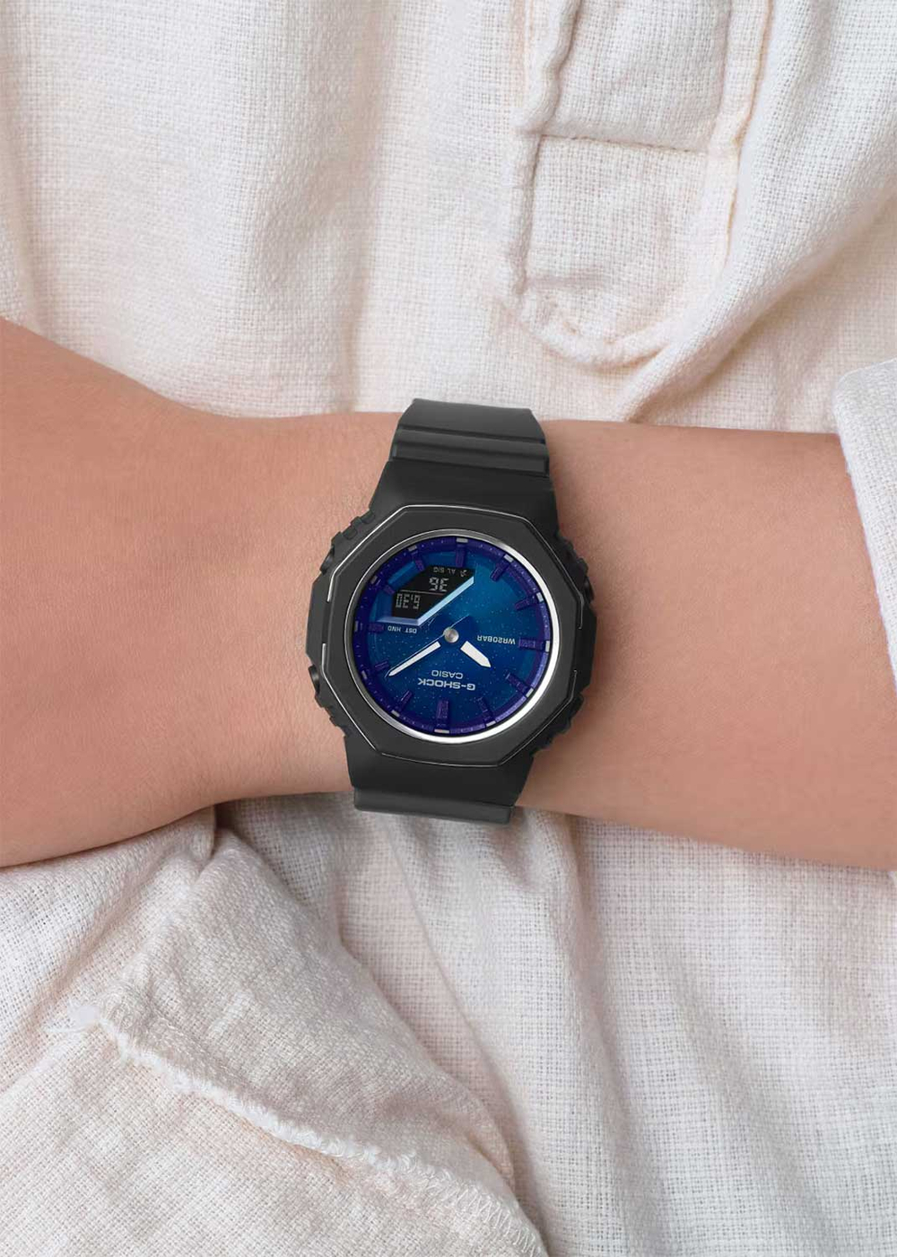 Женские наручные часы Casio G-Shock GMA-P2110SC-2A