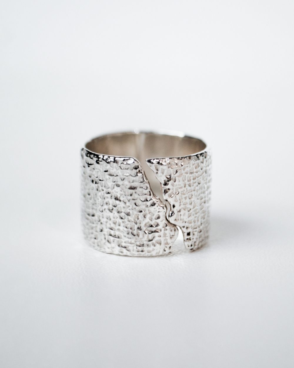 Кольцо Трещина