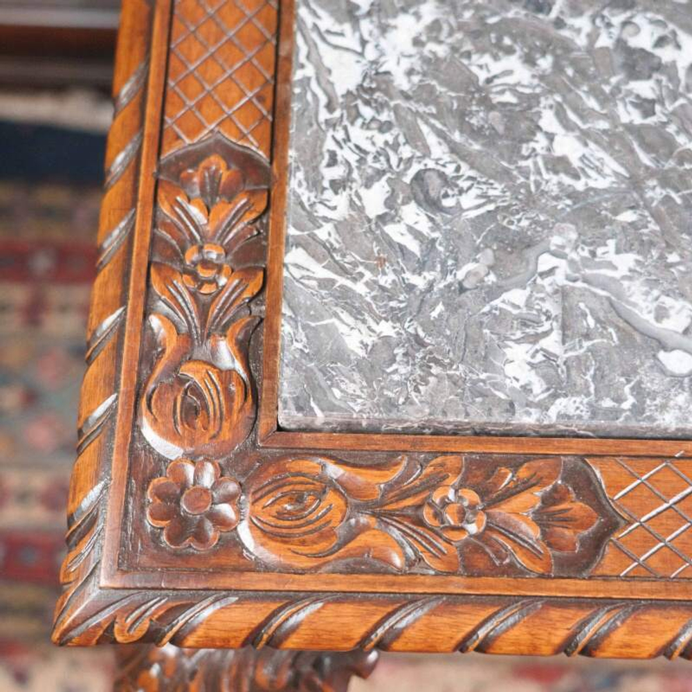 Стол в стиле чиппендейл