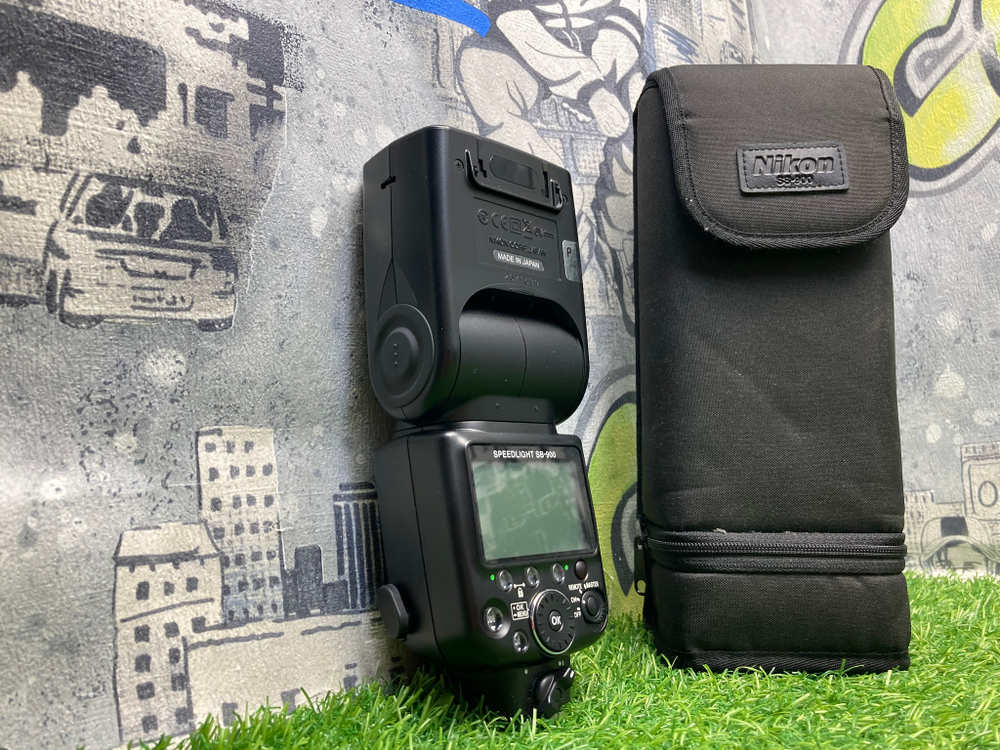 Nikon Speedlight SB-900