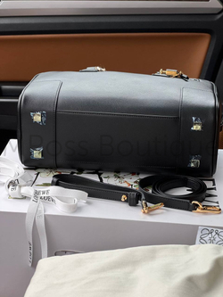 Сумка Loewe Amazona 28 из телячьей кожи наппа черная