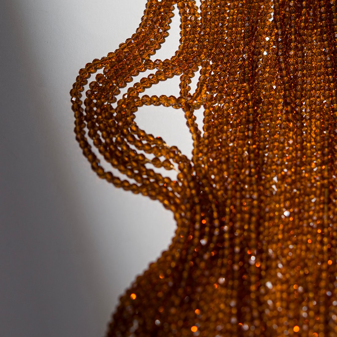 Янтарная шпинель синтетическая, 3мм, шар, микроогранка