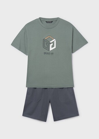 футболка с шортами