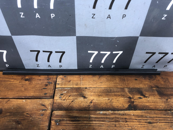 Уплотнитель двери передней левой Lada Vesta 15-нв Б/У Оригинал 8450007727