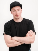 бейсболка с прямым козырьком