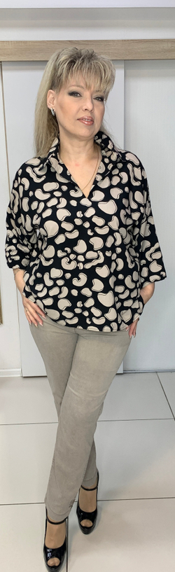 Блузон в черно-бежевых тонах