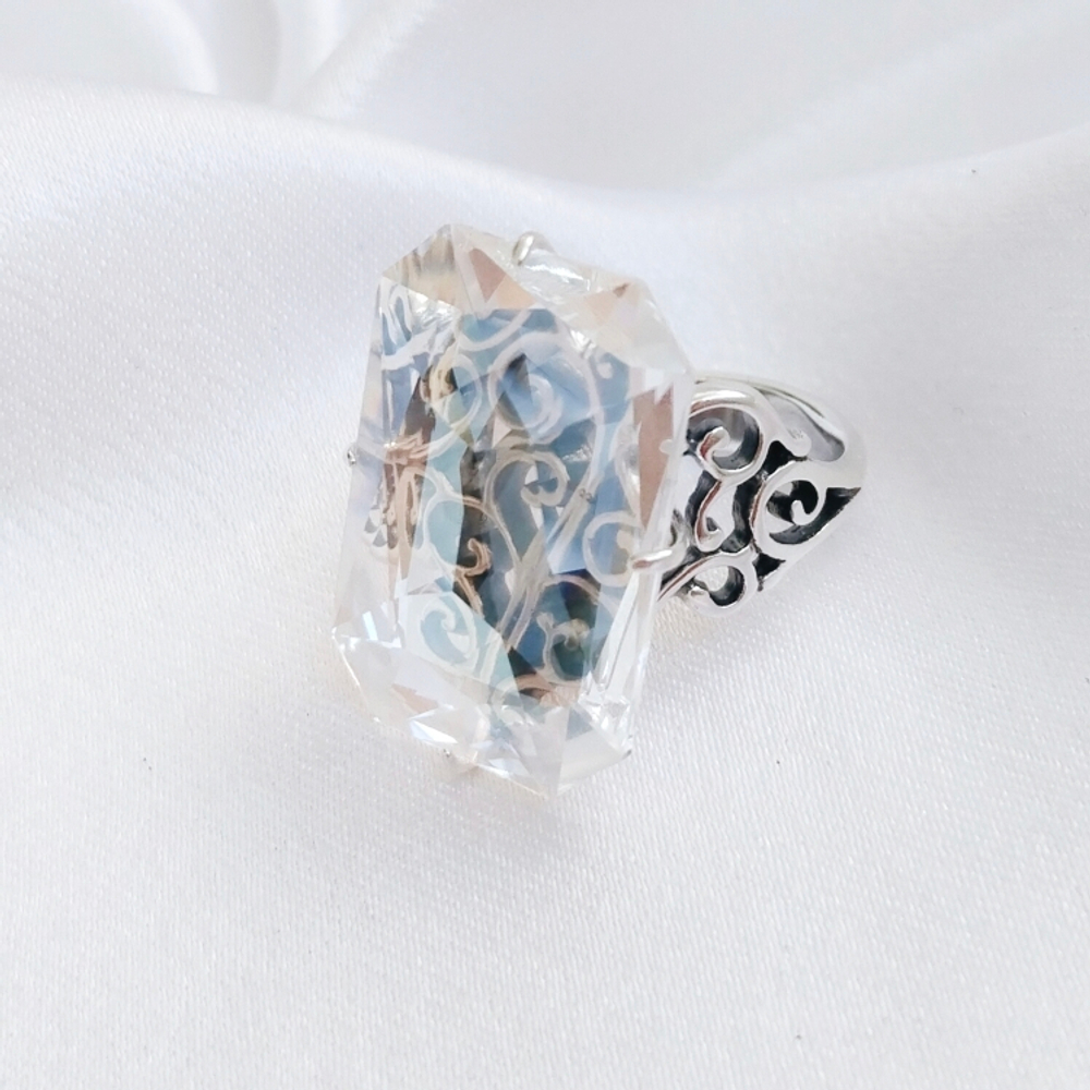 "Тенденция" кольцо в серебряном покрытии из коллекции "Подиум" от Jenavi