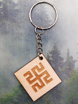 Брелок из дерева Родовик